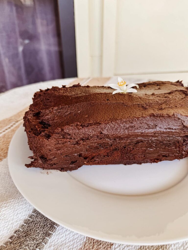 The best eggless chocolate birthday cake for kids.