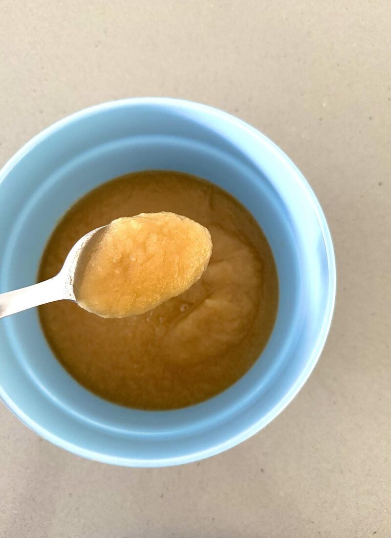 Healthy homemade applesauce for kids