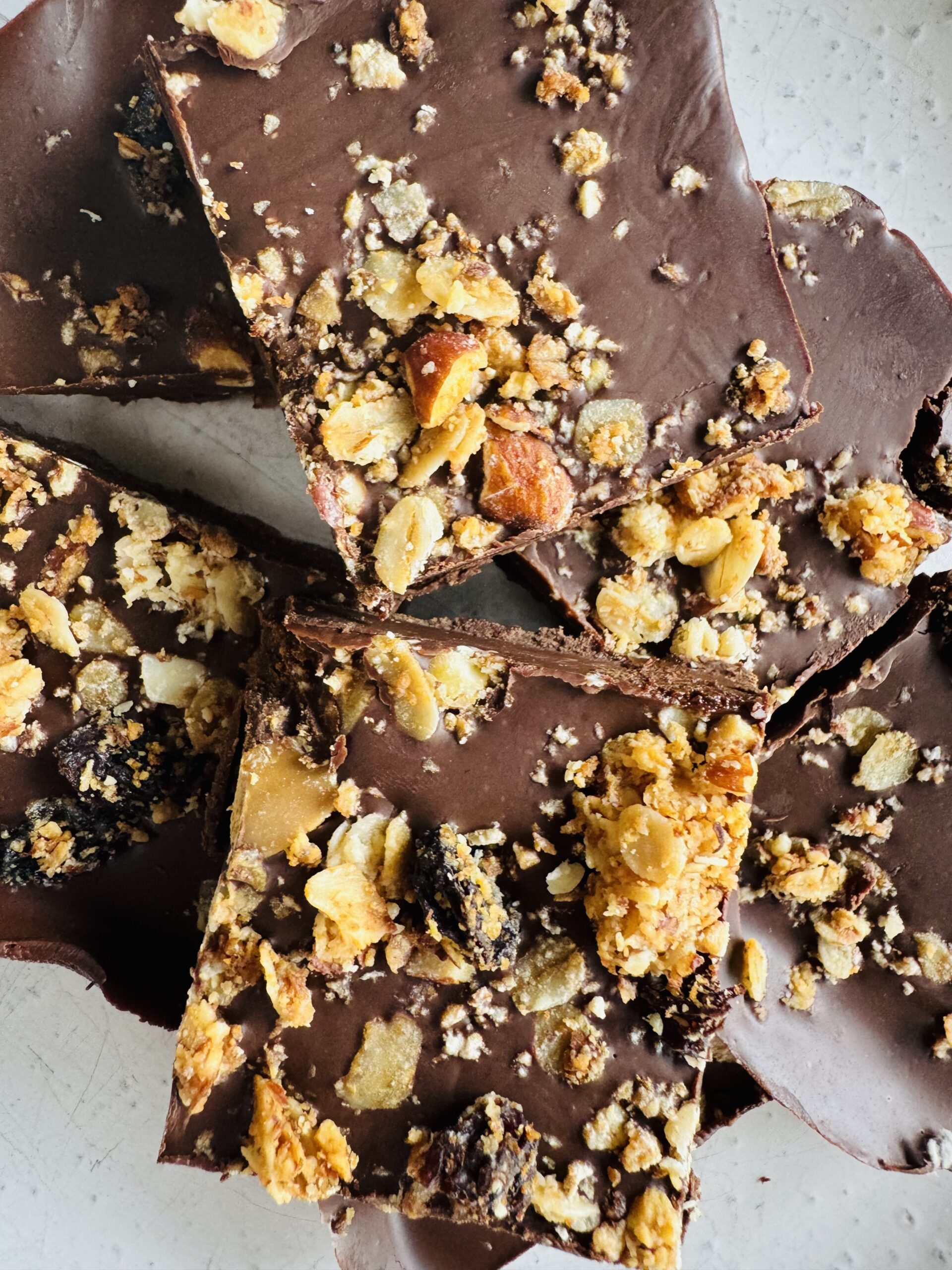 Easy healthy dark chocolate bark with crunch